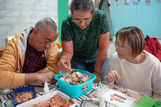 Taller de arte con piedras de UdanasArt en Tallers Oberts BCN 2026 en Barcelona.