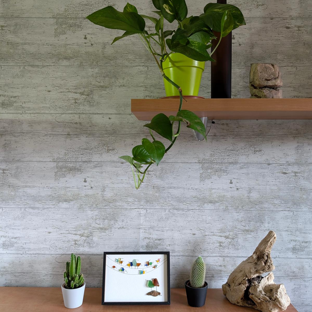 Cuadro artesanal Conectados en ambiente de sobremesa