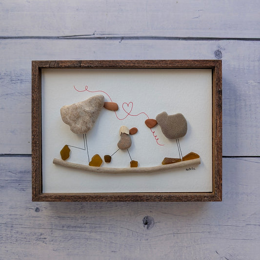 Cuadro El Trío Maravilla - Patos. Arte reciclado, vista frontal, marco caoba colgado en pared.
