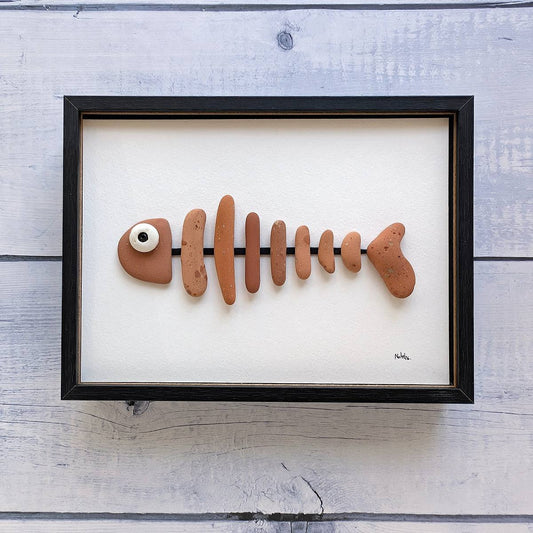 Cuadro Espina de Pescado, hecho con ladrillos, arte reciclado, vista frontal, colgado en pared.
