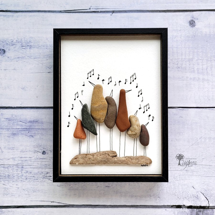 Cuadro Los chicos del coro, arte reciclado, vista frontal colgado en pared, marco negro. 