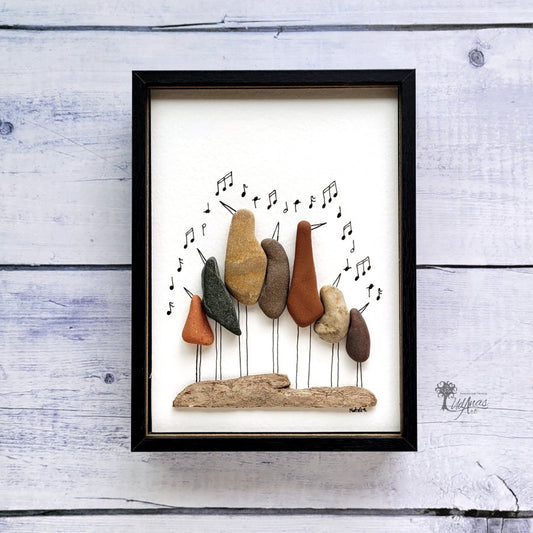 Cuadro Los chicos del coro, arte reciclado, vista frontal colgado en pared, marco negro. 