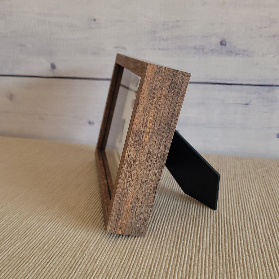 Marco profundidad color caoba. 13x 18cm. Detalle lateral.