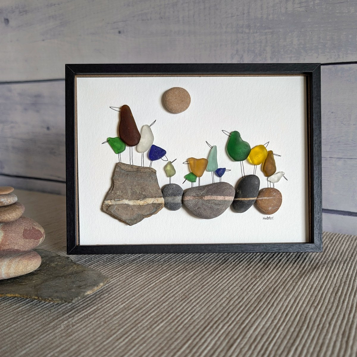 Cuadro On the Rocks, reciclaje artesanal con cristales de mar, sobremesa, horizontal 13 x 18 cm.