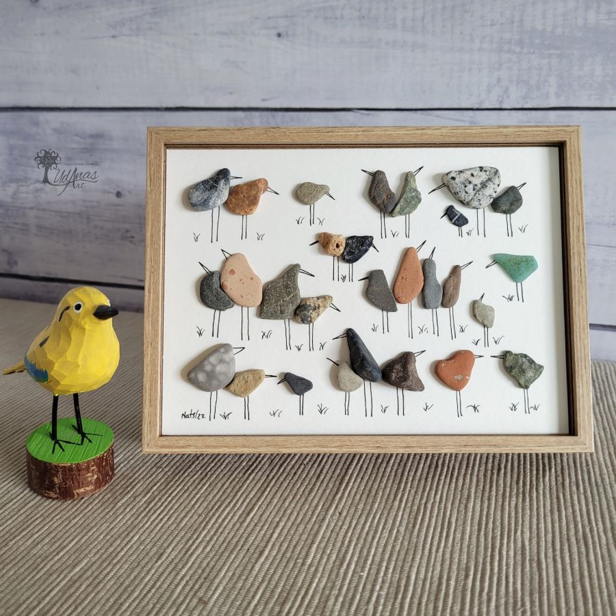 Cuadro Pajareando, reciclaje artesanal con piedras, para sobremesa, horizontal, 13 x 18cm.