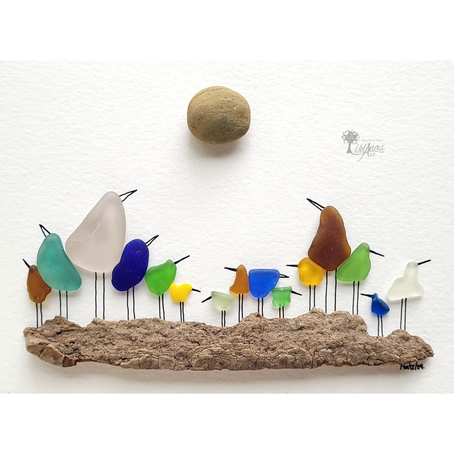 Cuadro Reunión de Vecinos, detalle de cristales de mar reciclados, primer plano, fondo blanco.