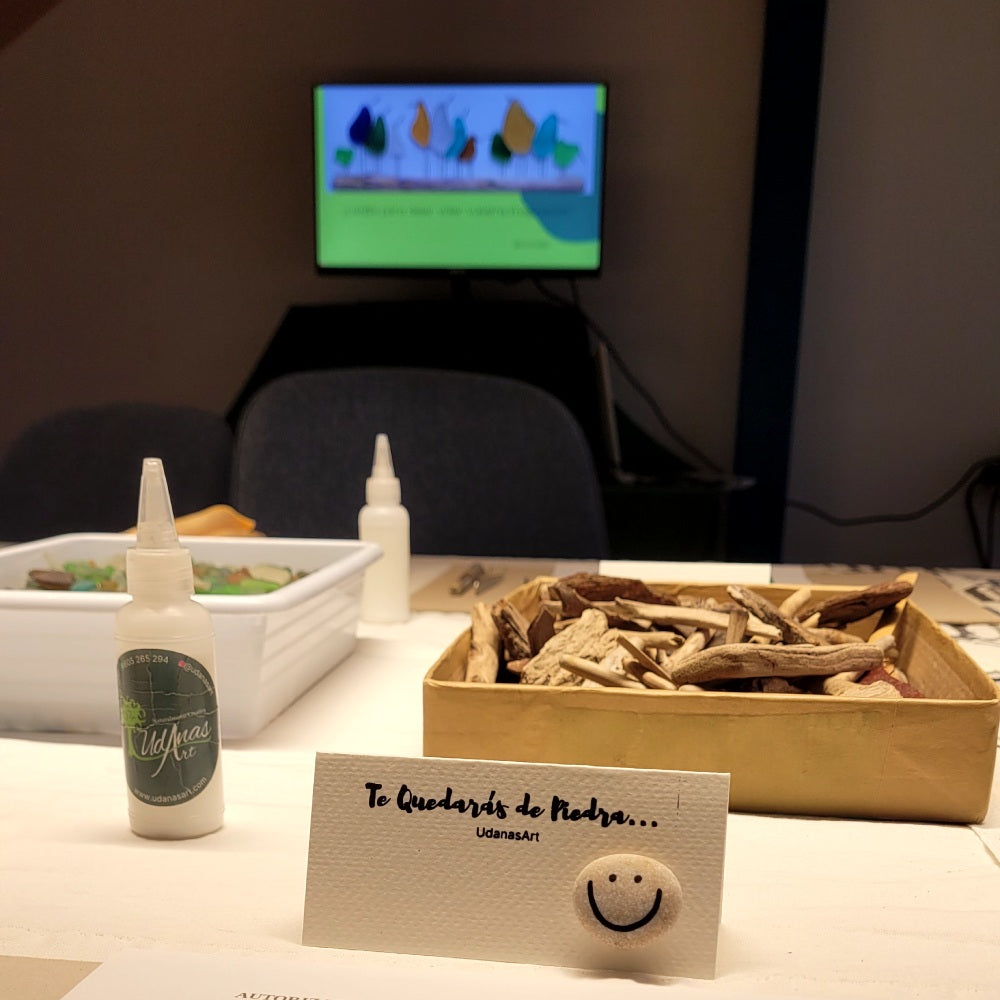 Materiales para el taller de Arte con Piedras impartido por UdanasArt en Barcelona.